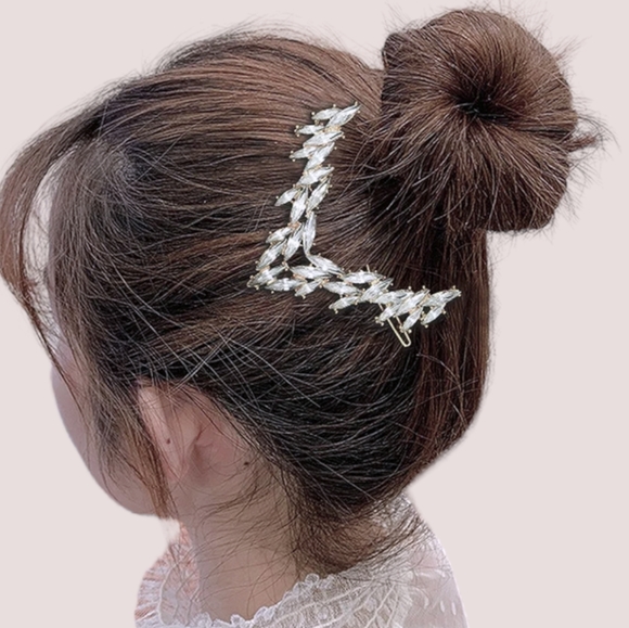 Rhinestone V Shape Wedding Hair Pin Clip- New - Picture 3 of 9